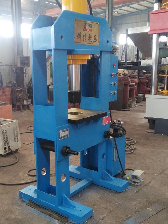 100噸龍門液壓機(jī) 100噸龍門液壓機(jī)